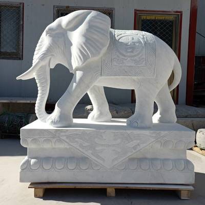 漢白玉翹鼻風(fēng)水象 英翰雕塑匠心打造酒店商場景觀守護(hù)神